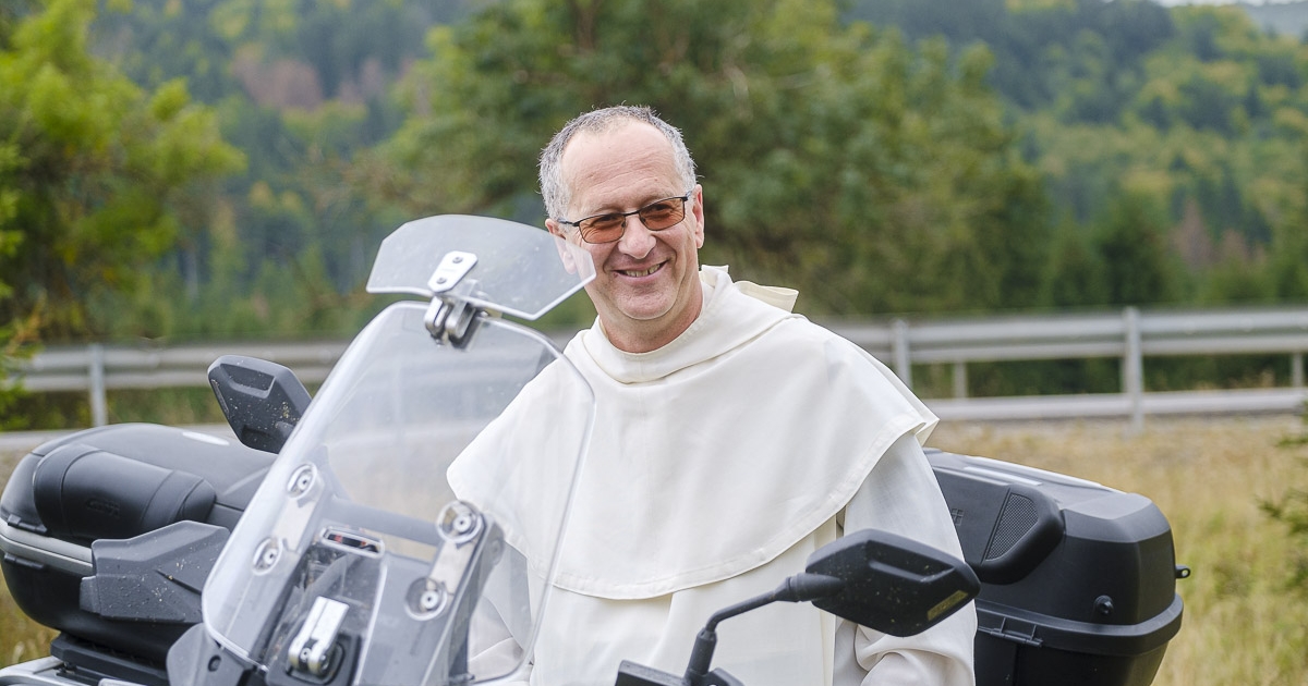 Bátor Botond: a motorozásban is ott legyen az Isten